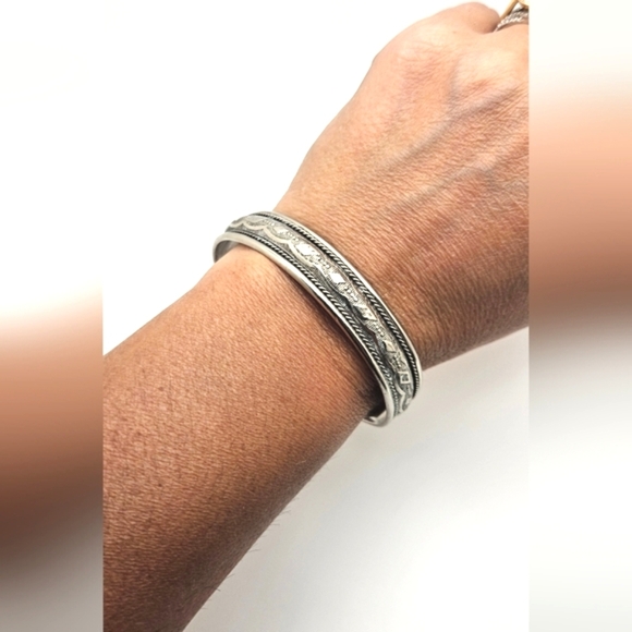 🟢3/$19🟢 Vintage Carved Silver Cuff Bracelet Handmade Nickel Silver - Picture 1 of 6